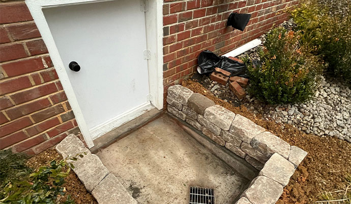 Exterior crawl space access door